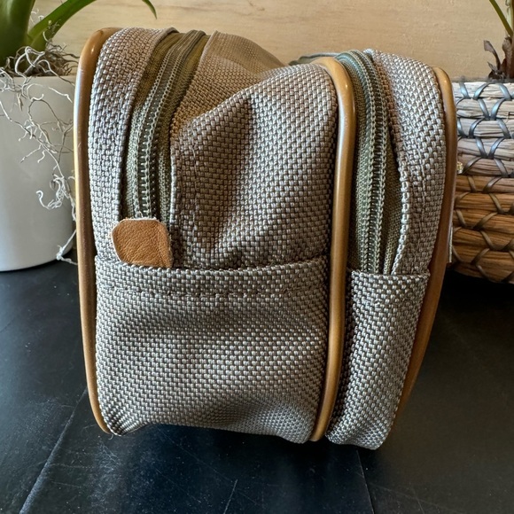 LONDON FOG Men’s Dusty Sage Grey Toiletry Travel Bag w/ Brown Piping - Picture 4 of 14